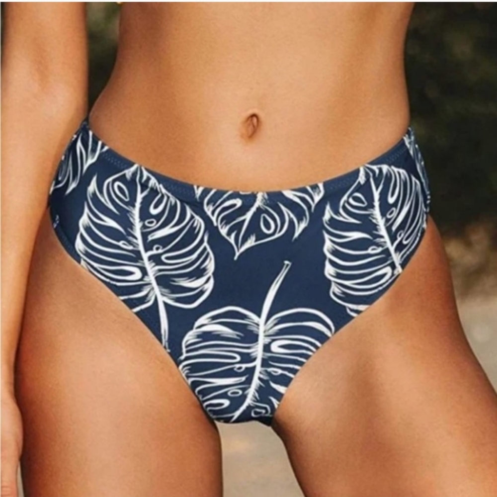 🆕 NWT Cupshe Navy Blue White Tropical Floral Swim Bottoms Large